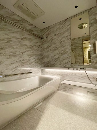 オーバーヘッドシャワーで快適お風呂タイム♪ オーバーヘッドシャワーで快適お風呂タイム♪